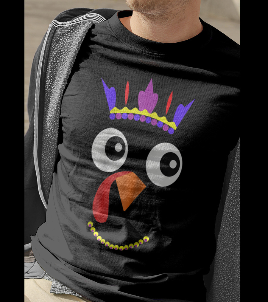 Cute Little Turkey Funny Thanksgiving Mom With Crown And Necklace T-Shirt