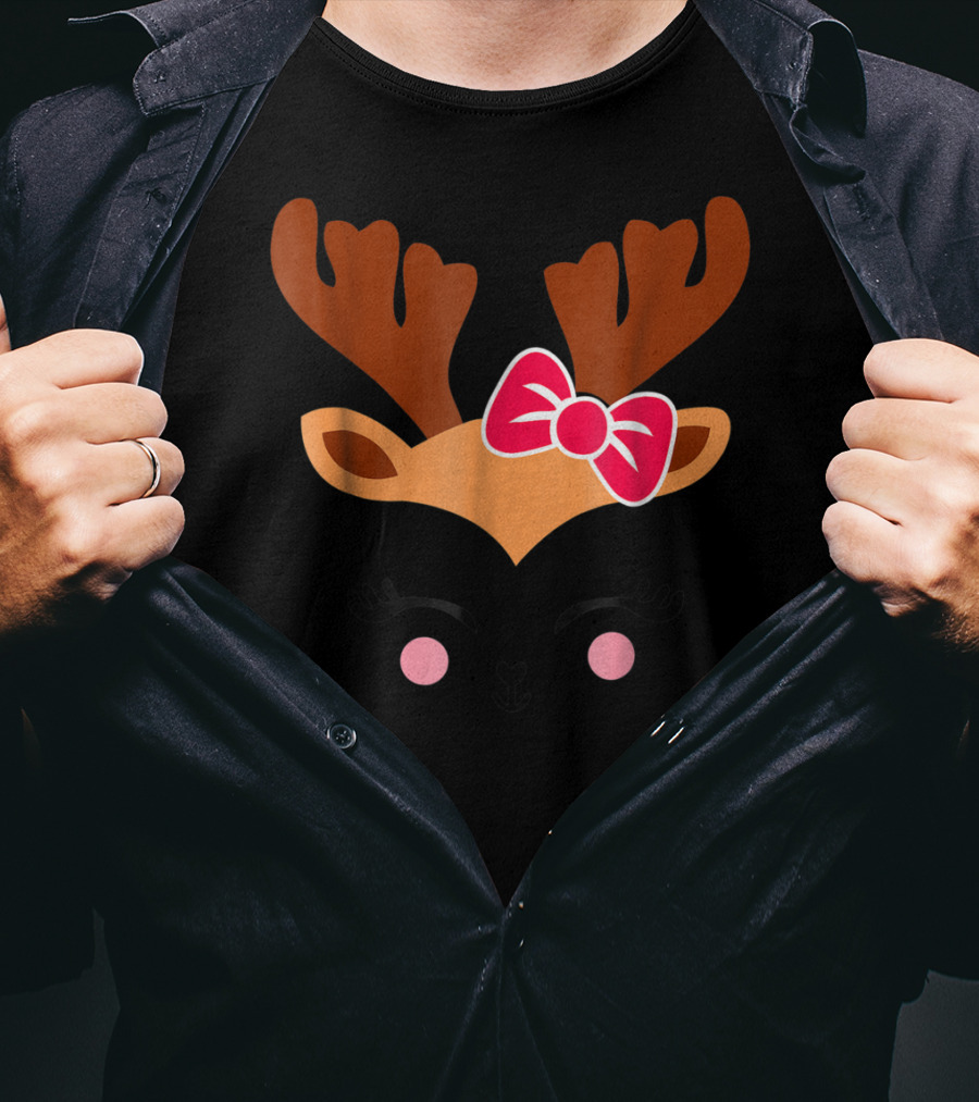 Cute Reindeer With Bow For Awesome Girlfriend Mom Daughter T-Shirt