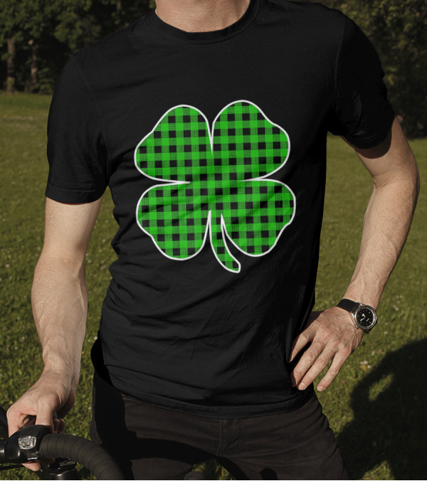 Plaid Shamrock Unique Simple St Patricks Clovers T-Shirt