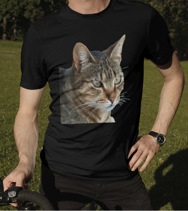 Stunning Tabby Cat Close Up Portrait Vector Art Realistic Feline Expression T-Shirt