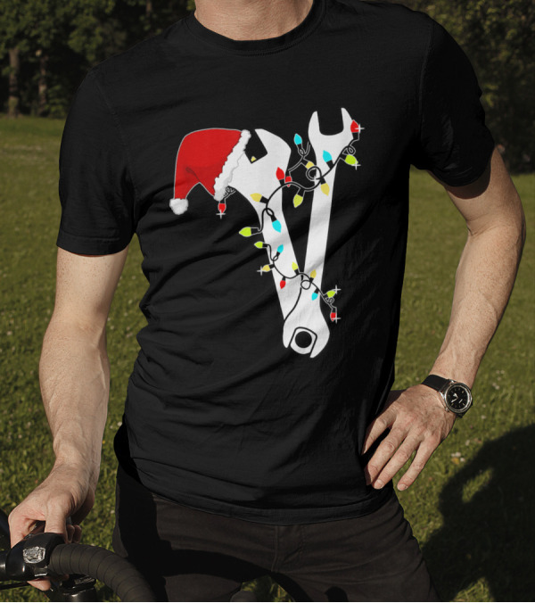 Tool Wrench Technician Mechanic Engineer Christmas Lights Santa Hat T-Shirt