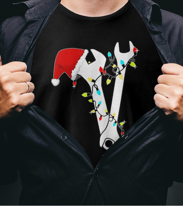 Tool Wrench Technician Mechanic Engineer Christmas Lights Santa Hat T-Shirt