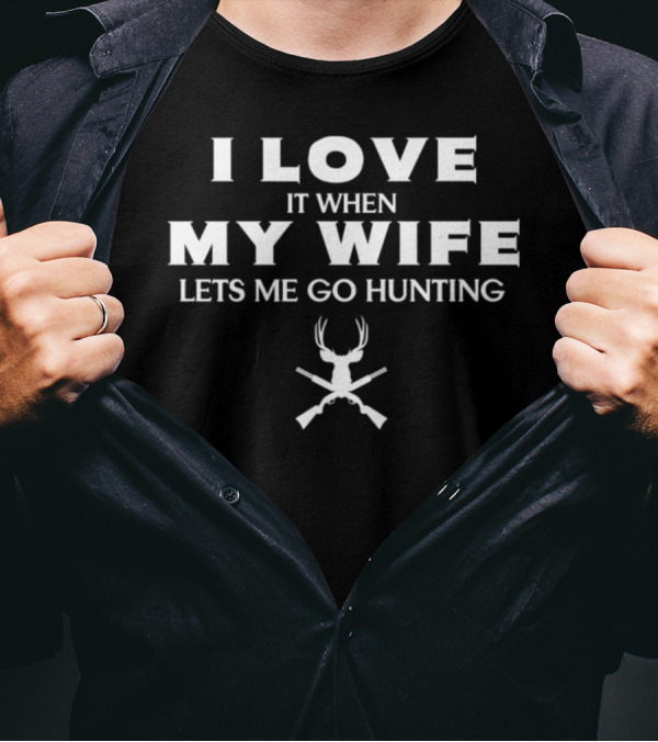 I Love It When My Wife Lets Me Go Hunting With Deer Antlers And Crossed Rifles T-Shirt