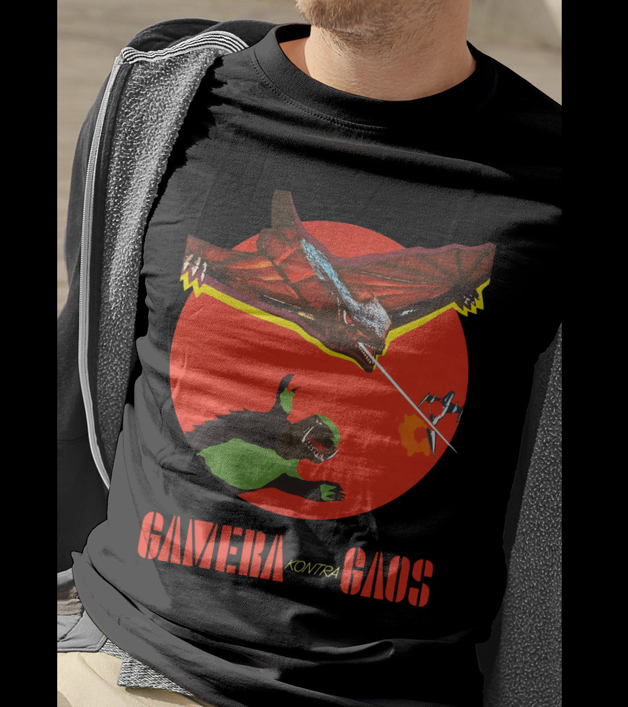 Gamera Kontra Gaos Retro Monster Battle Scene T-Shirt