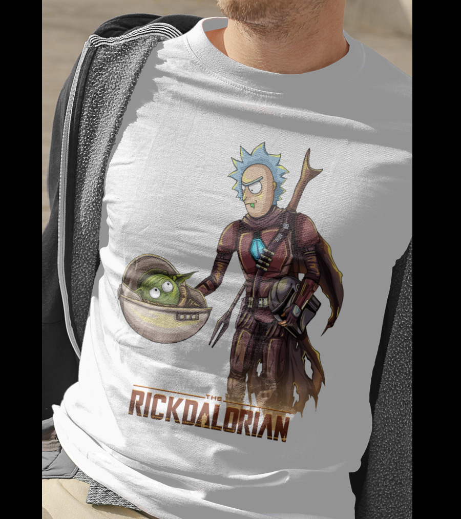 The RICKDALORIAN Sci-Fi Character Fusion With Armor And Green Alien In Pod T-Shirt
