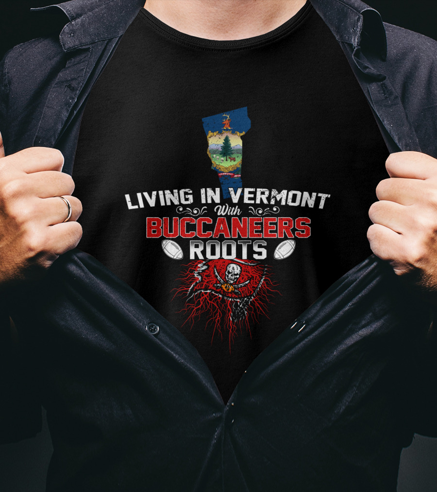 Living In Vermont With Buccaneers Roots Vermont Map Football Skull Flag T-Shirt