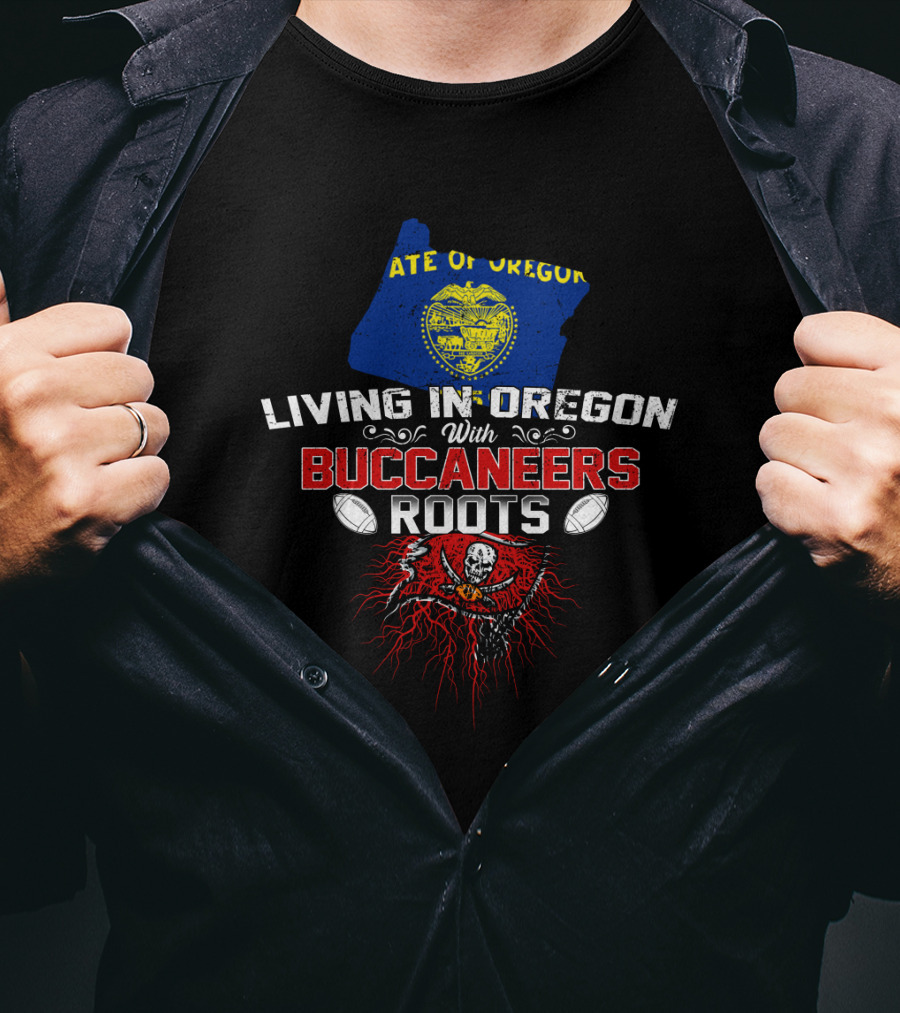 Living In Oregon Celebrating State Of Oregon And Buccaneers Roots T-Shirt