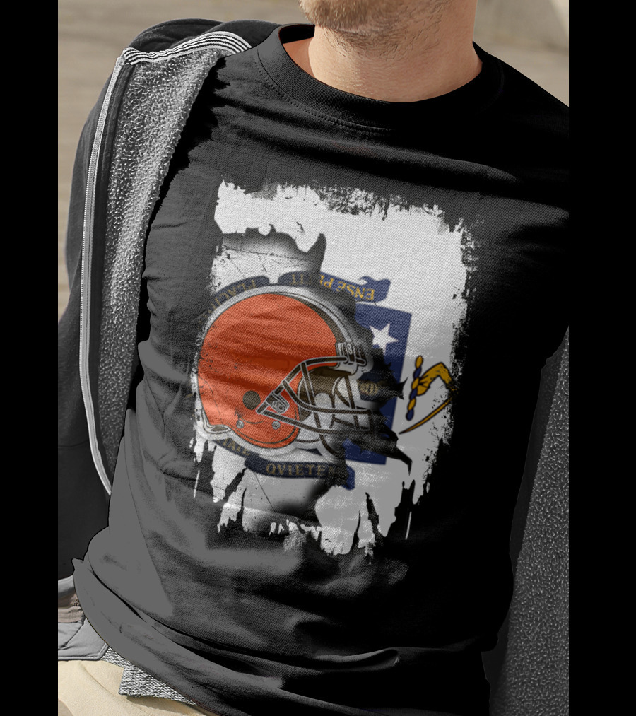 Massachusetts Unites With Cleveland Browns Helmet And State Flag T-Shirt