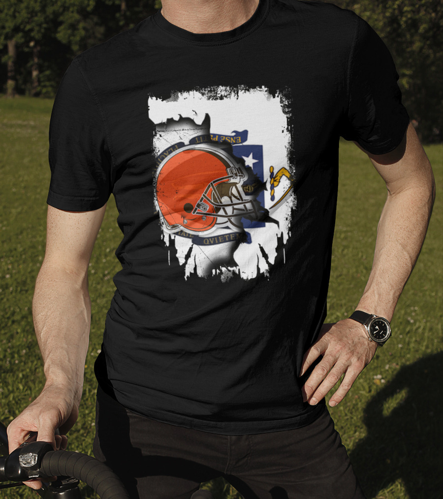 Massachusetts Unites With Cleveland Browns Helmet And State Flag T-Shirt