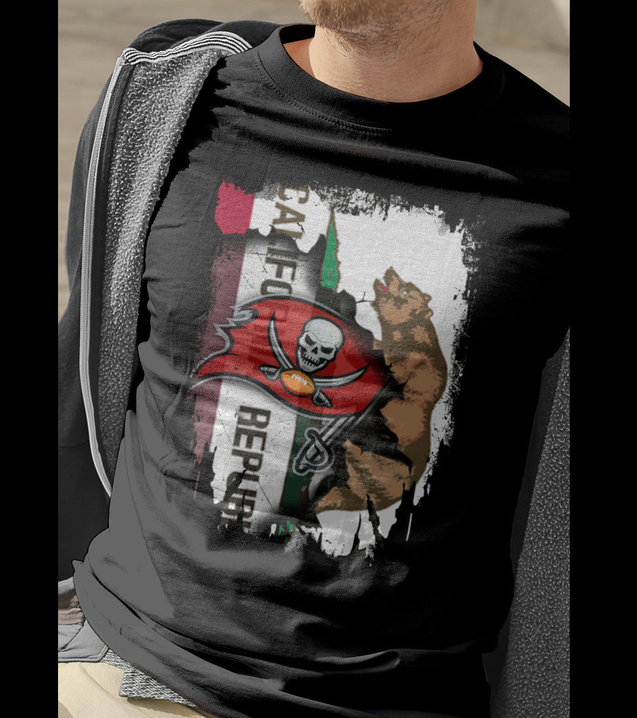 California Republic Bear With Buccaneers Pirate Flag T-Shirt