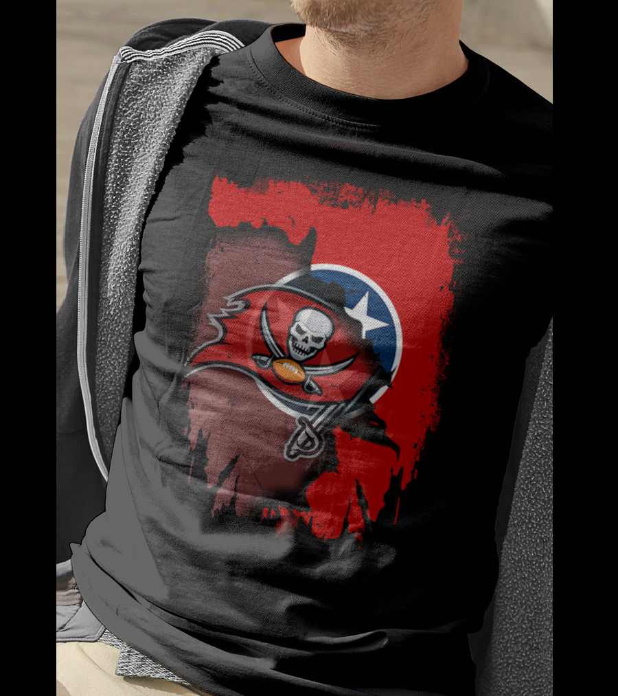 Tennessee State Map With Buccaneers Skull And Swords T-Shirt