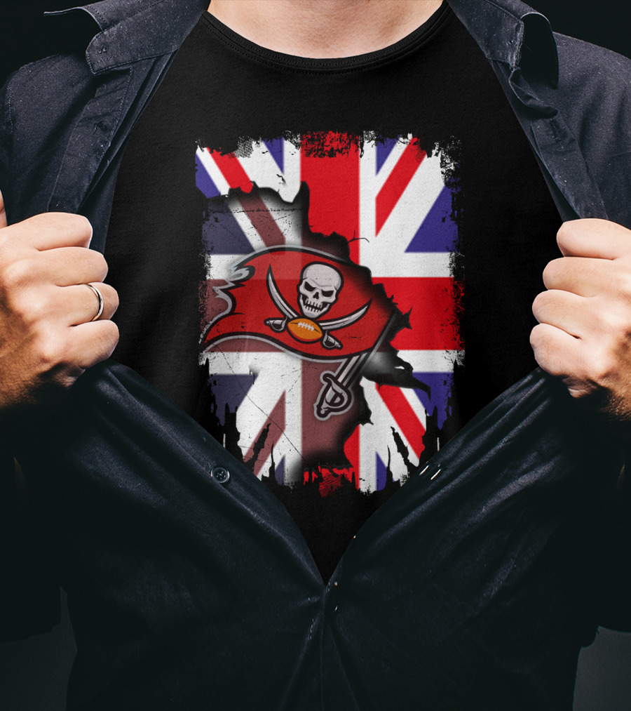 United Kingdom Flag With Buccaneers Skull And Swords T-Shirt