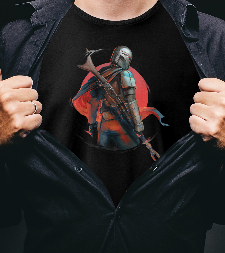 Star Wars The Mandalorian IG 11 Battle Ready Warrior With Blaster Rifle And Crimson Sun Background T-Shirt