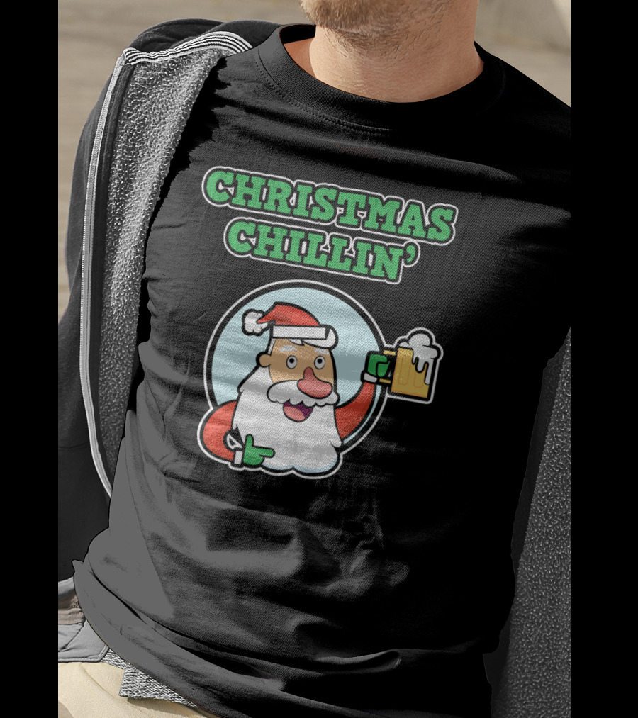 Christmas Chillin' Santa Holding Beer T-Shirt