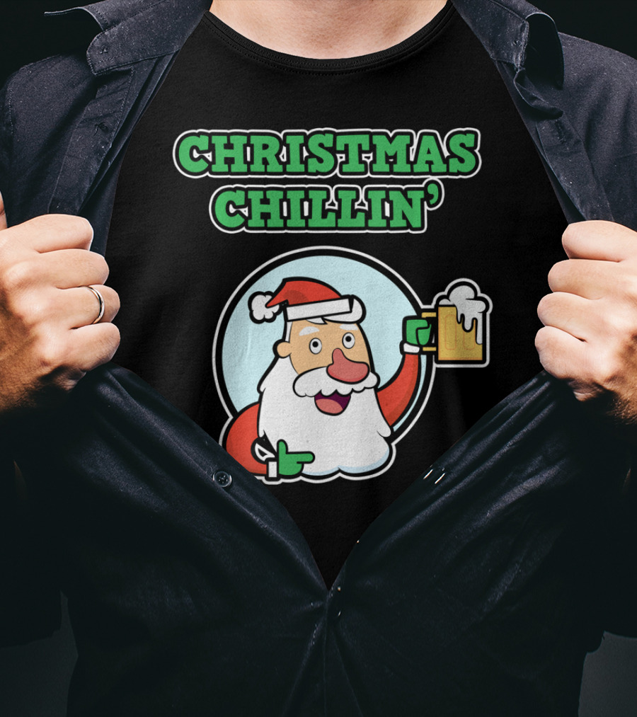 Christmas Chillin' Santa Holding Beer T-Shirt