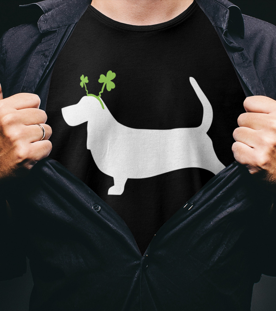 Basset Hound Shamrock St Patrick's Day T-Shirt