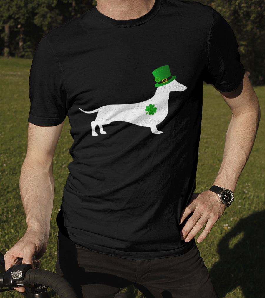 St Patrick's Day Dachshund Puppy With Green Shamrock And Hat T-Shirt