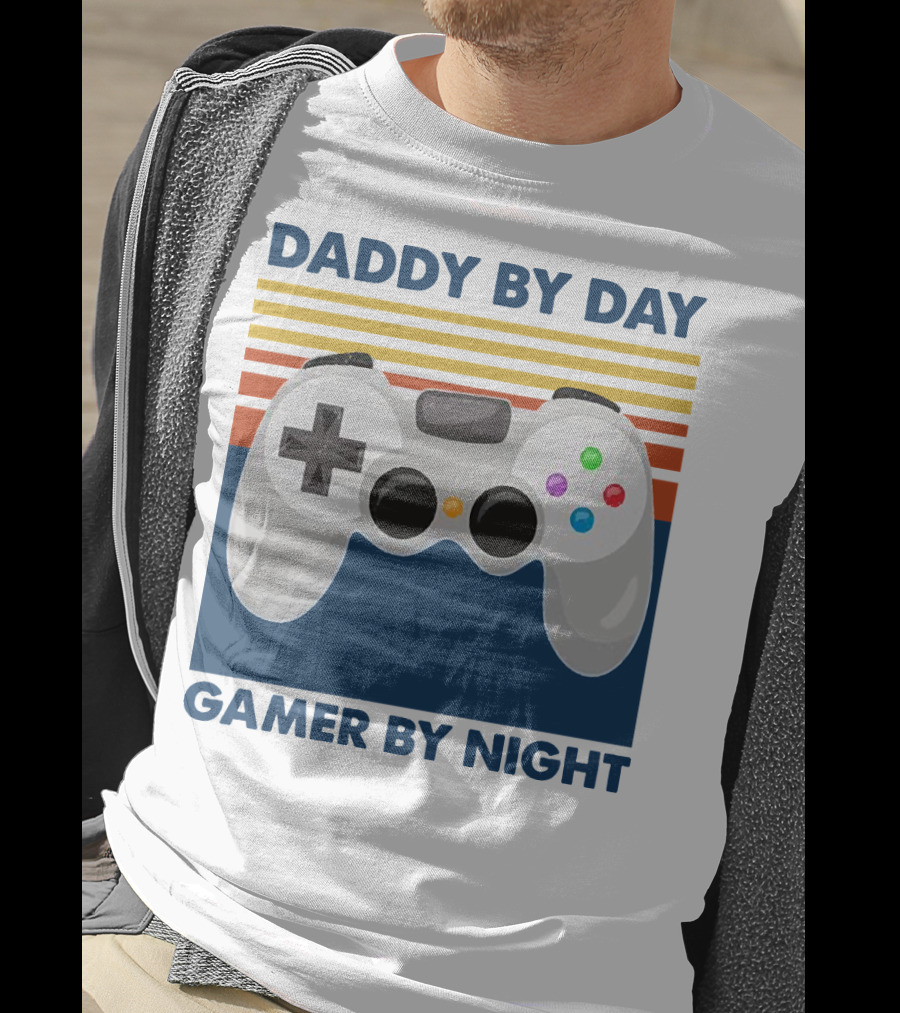 Daddy By Day Gamer By Night Retro Game Controller T-Shirt
