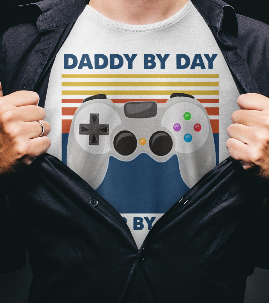 Daddy By Day Gamer By Night Retro Game Controller T-Shirt