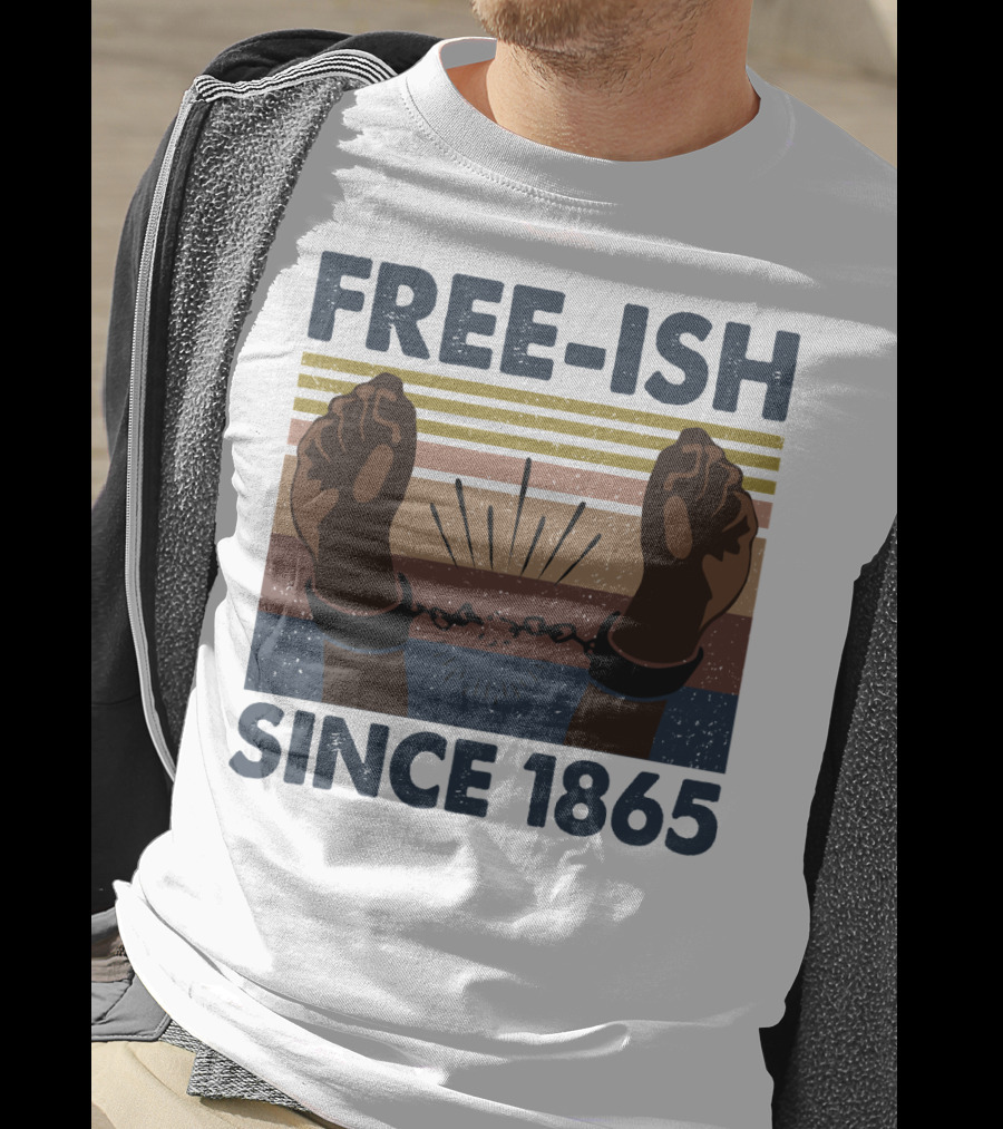 Freeish Since 1865 Vintage Black Day Fists Breaking Chains Retro Stripes T-Shirt
