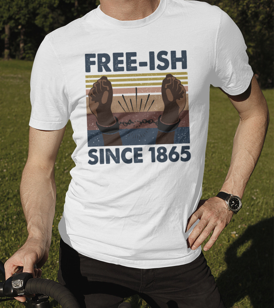 Freeish Since 1865 Vintage Black Day Fists Breaking Chains Retro Stripes T-Shirt