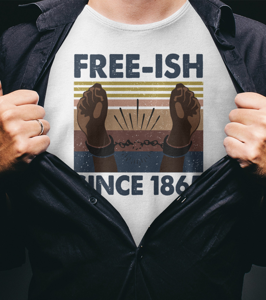 Freeish Since 1865 Vintage Black Day Fists Breaking Chains Retro Stripes T-Shirt