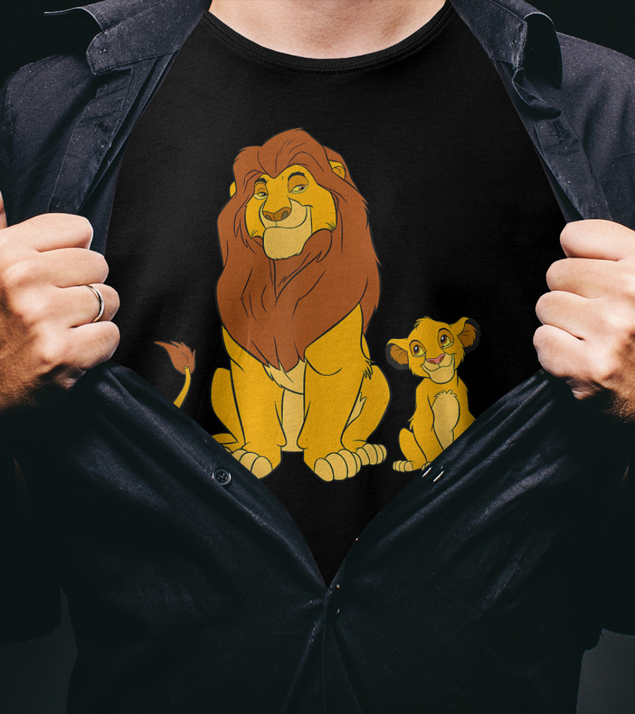 Disney The Lion King Mufasa And Young Simba Sitting Together T-Shirt