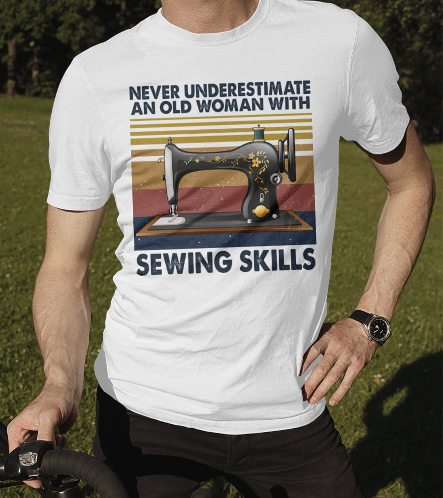 Never Underestimate An Old Woman With Sewing Skills Vintage Sewing Machine T-Shirt