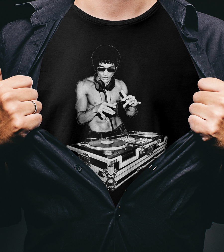 Bruce Lee Mixing Vinyl DJ Decks T-Shirt
