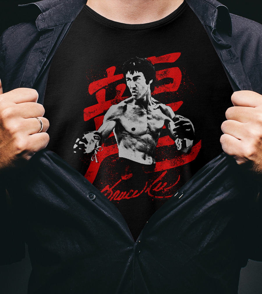 Bruce Lee Fighting Pose With Red Kanji Background T-Shirt
