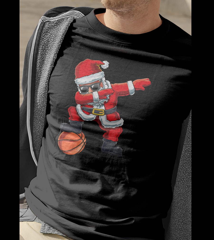 Christmas Santa Dabbing On Basketball Court Holiday Fun T-Shirt