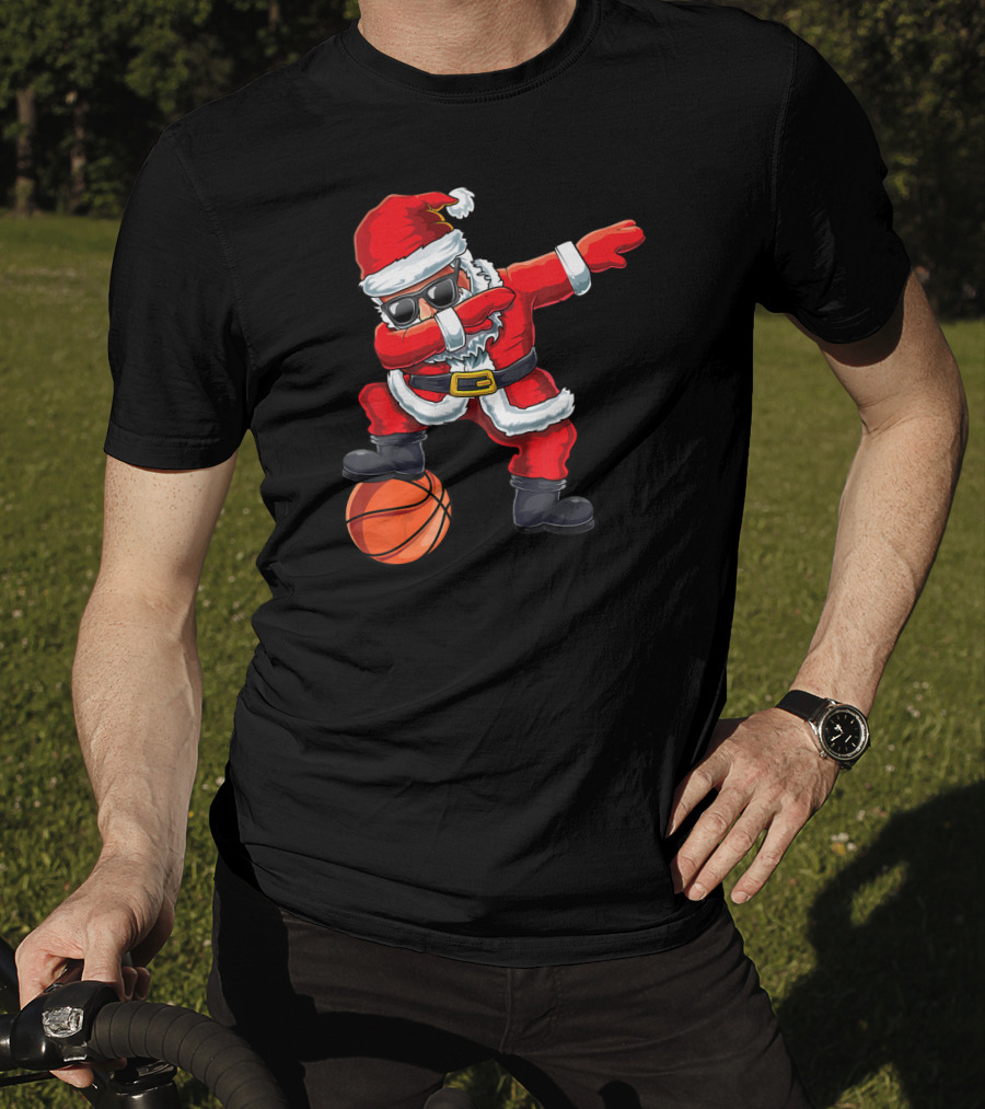 Christmas Santa Dabbing On Basketball Court Holiday Fun T-Shirt