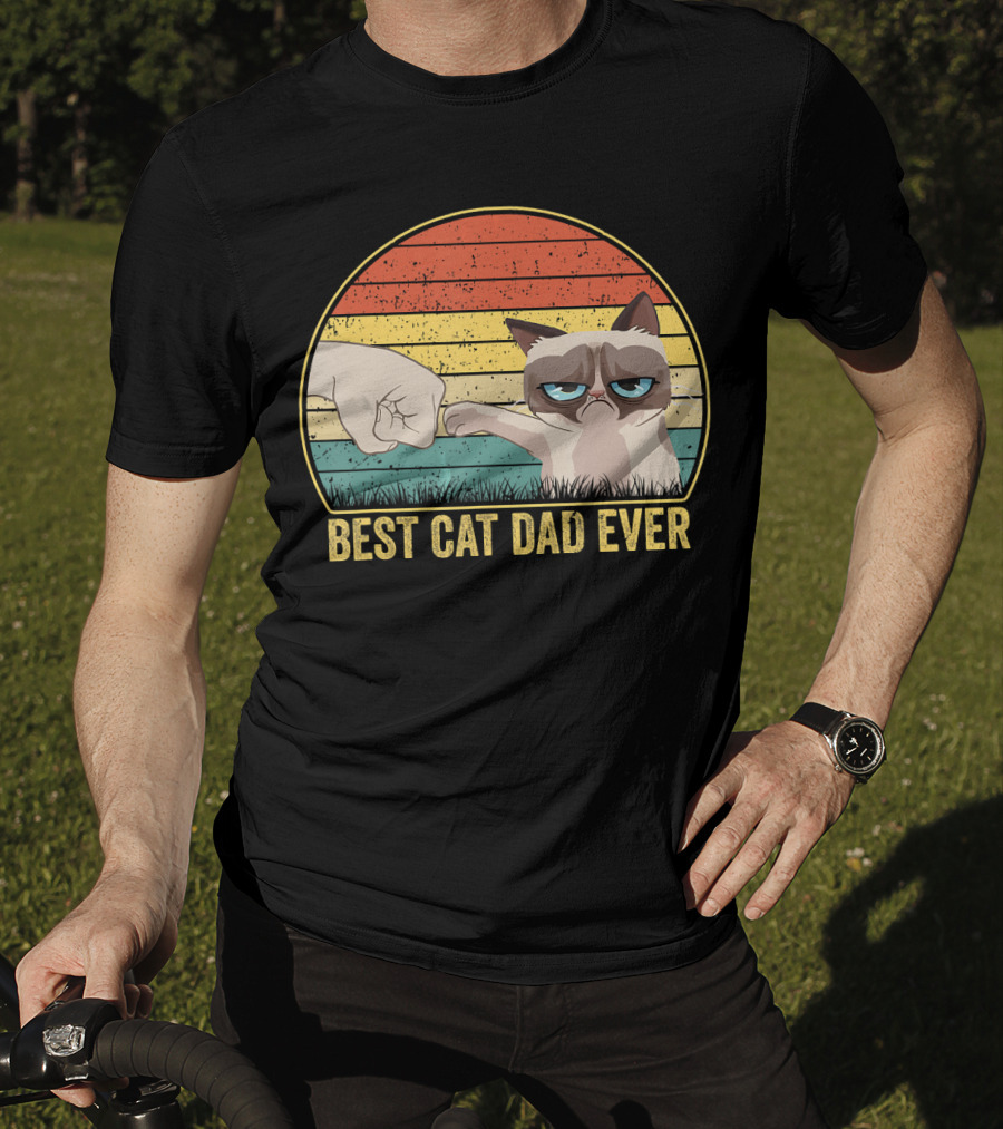 Best Cat Dad Ever Fist Bump Retro Style Cat Daddy T-Shirt