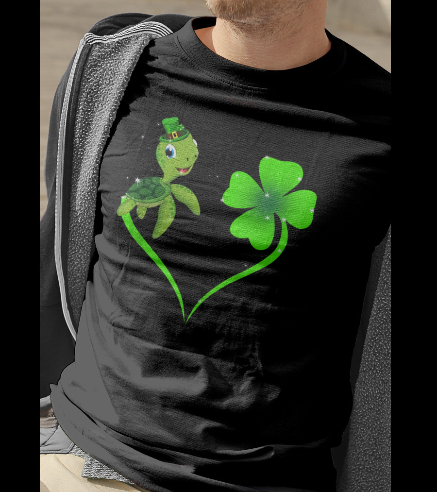 Happy St Patrick's Day Shamrock Turtle With Leprechaun Hat And Green Heart T-Shirt