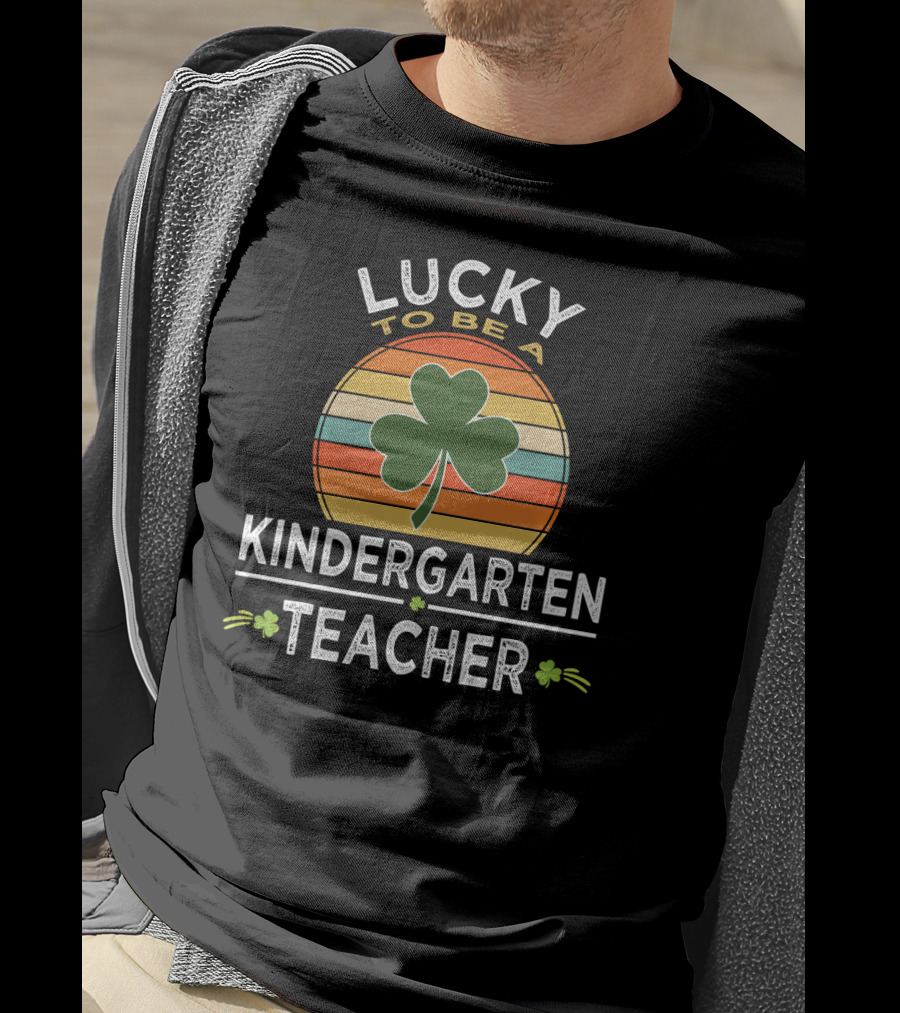 Lucky To Be A Kindergarten Teacher Clover Retro Stripes St Patrick Day T-Shirt
