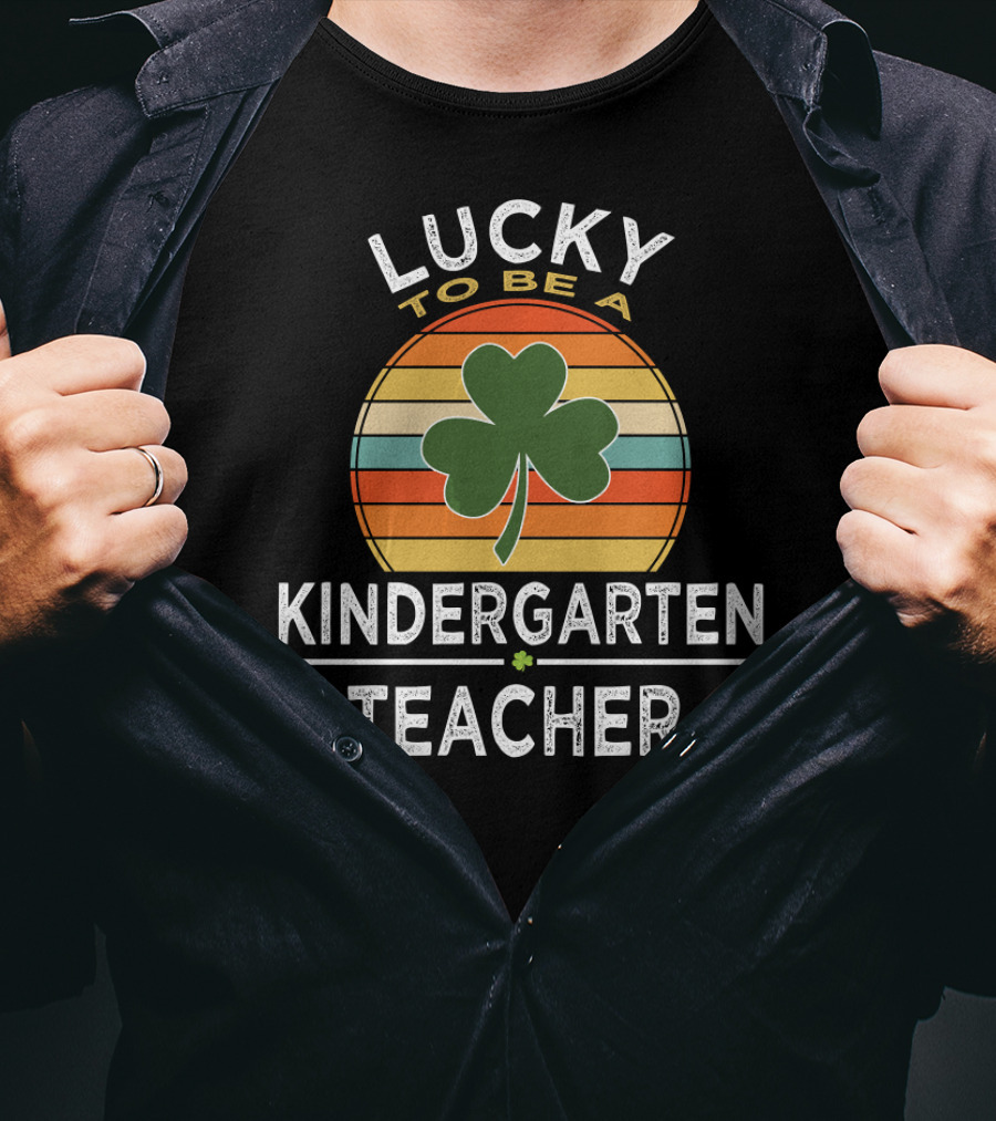 Lucky To Be A Kindergarten Teacher Clover Retro Stripes St Patrick Day T-Shirt