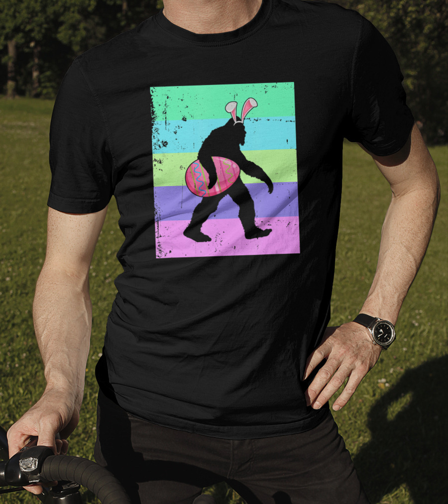 Vintage Bigfoot Easter Bunny Eggs Sasquatch Retro Gradient T-Shirt