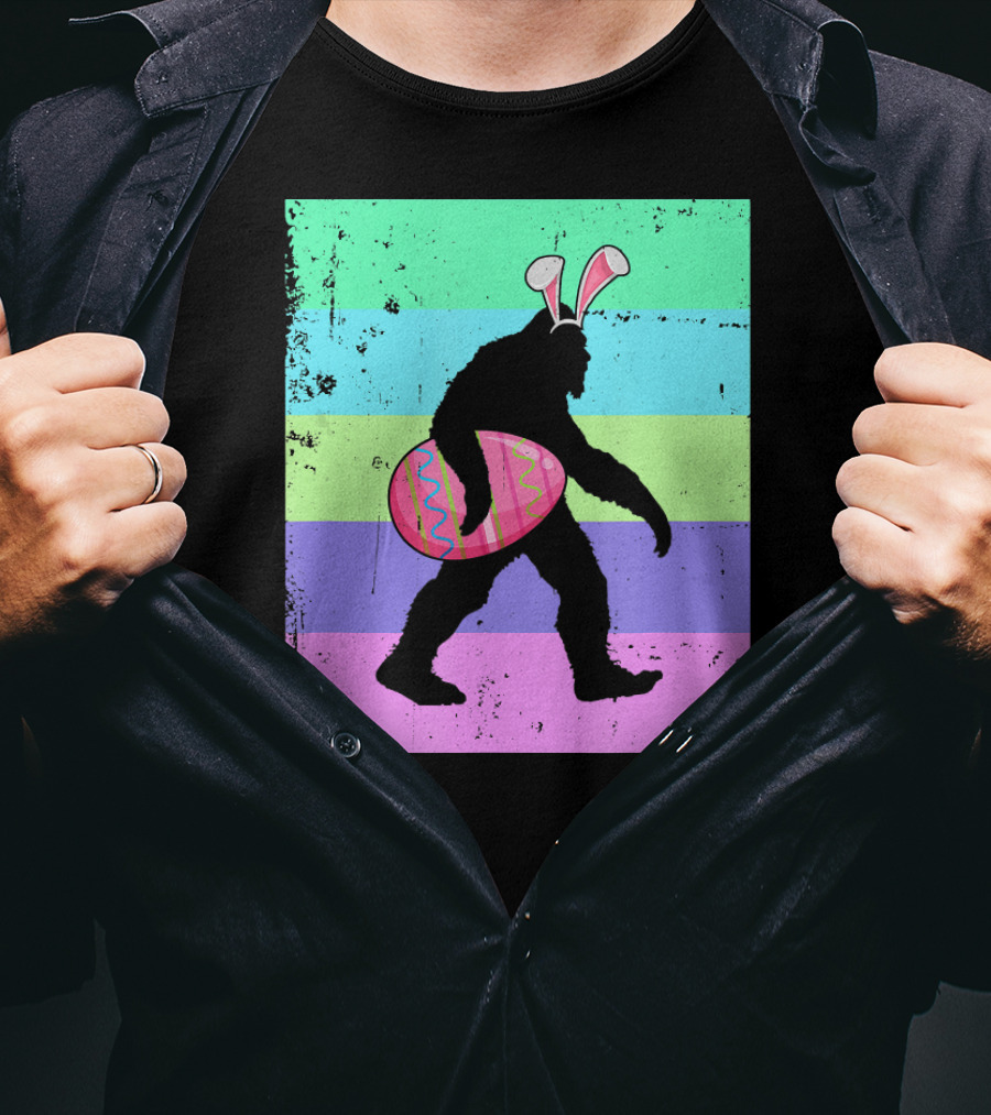 Vintage Bigfoot Easter Bunny Eggs Sasquatch Retro Gradient T-Shirt