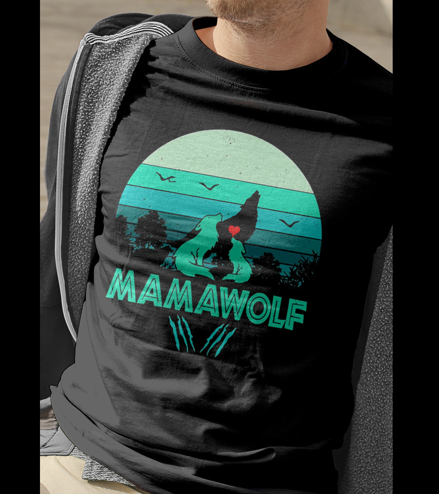 MAMAWOLF Babies Mom Vintage Wolf Heart Moon T-Shirt