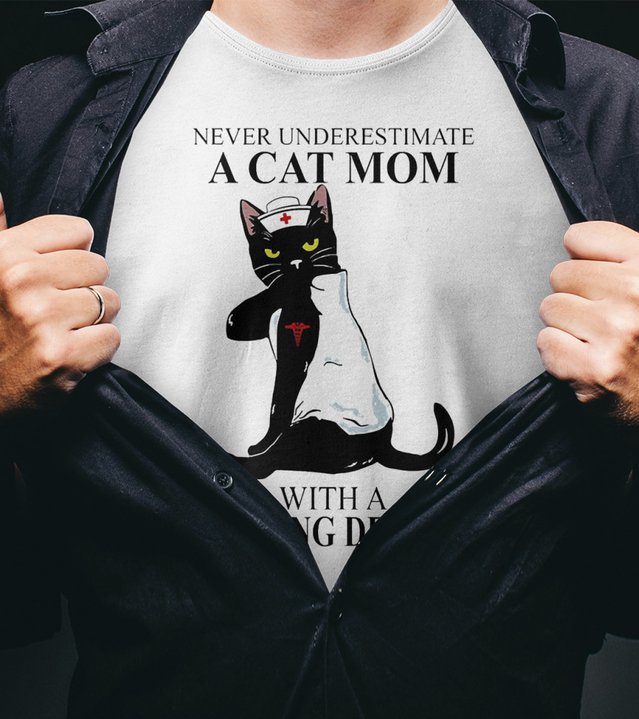 Never Underestimate A Cat Mom With A Nursing Degree T-Shirt