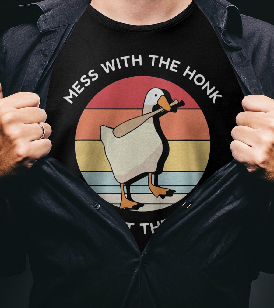 Mess With The Honk You Get The Bonk Goose Retro Vintage Goose With Bat T-Shirt