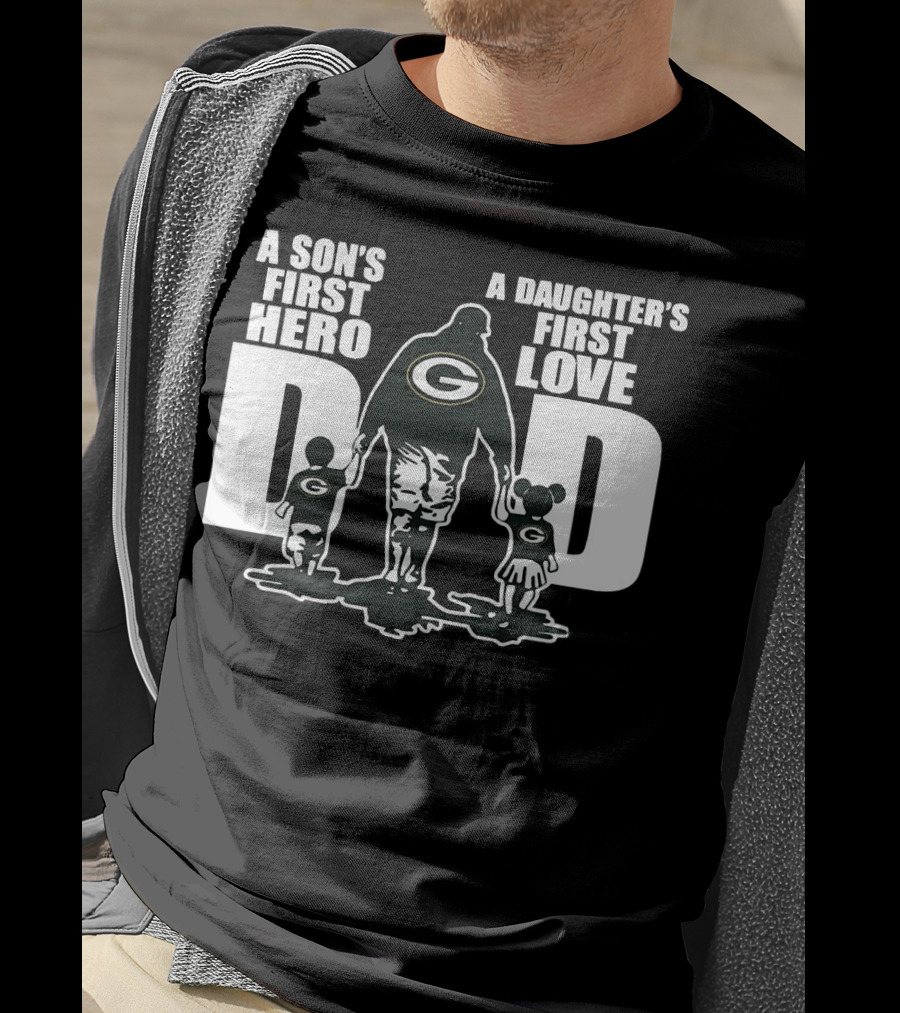 Green Bay Packers Dad A Son’s First Hero A Daughter’s First Love T-Shirt