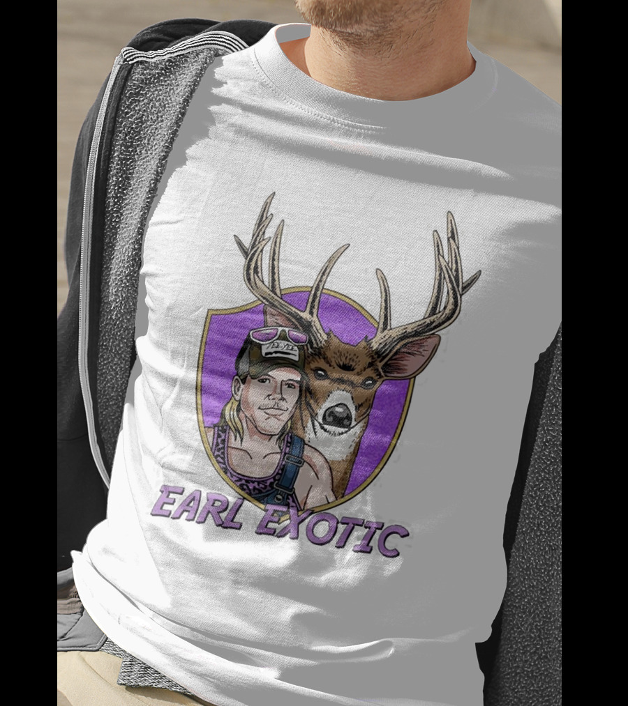 Earl Exotic Deer Hunter With Sunglasses Mule Deer Antlers T-Shirt