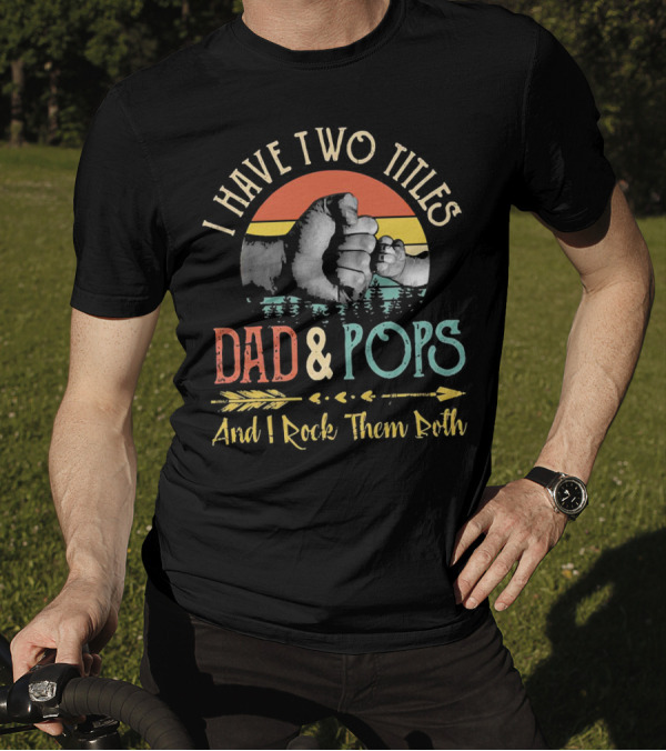 I Have Two Titles Dad And Pops And I Rock Them Both Fist Bump Vintage Sunset Arrow T-Shirt