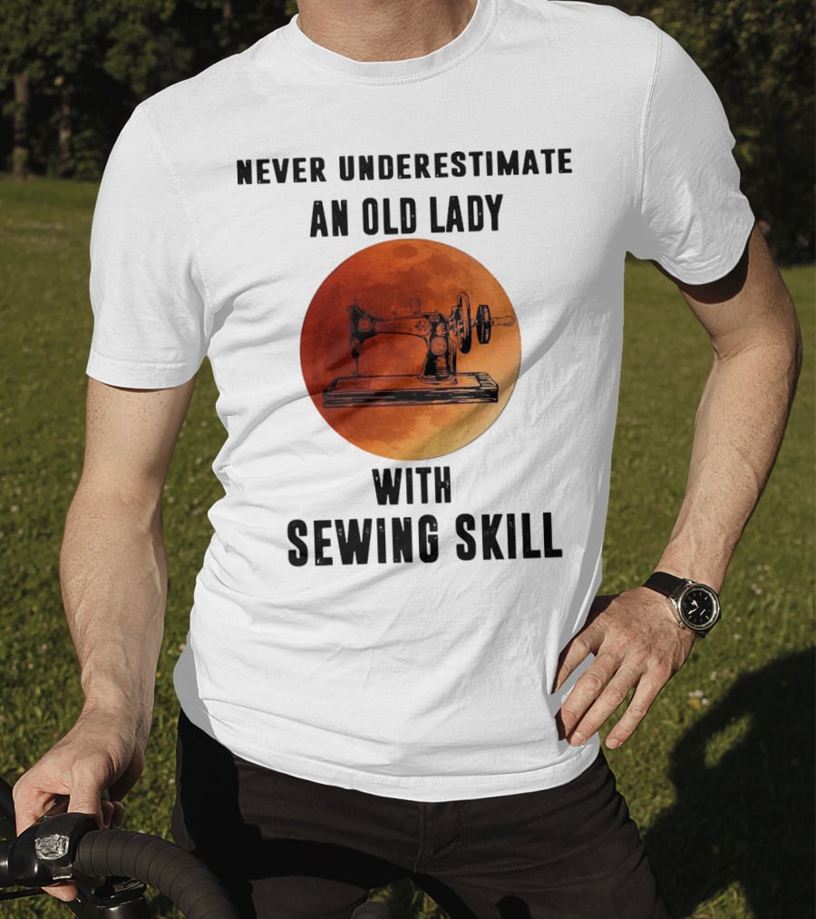 Never Underestimate An Old Lady With Sewing Skill Vintage Sewing Machine Moon Background T-Shirt