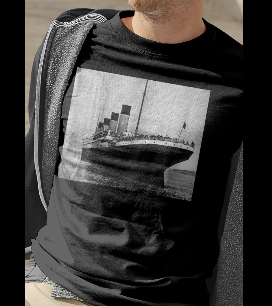 Kids The Titanic Setting Sail Iconic Ocean Liner Image T-Shirt