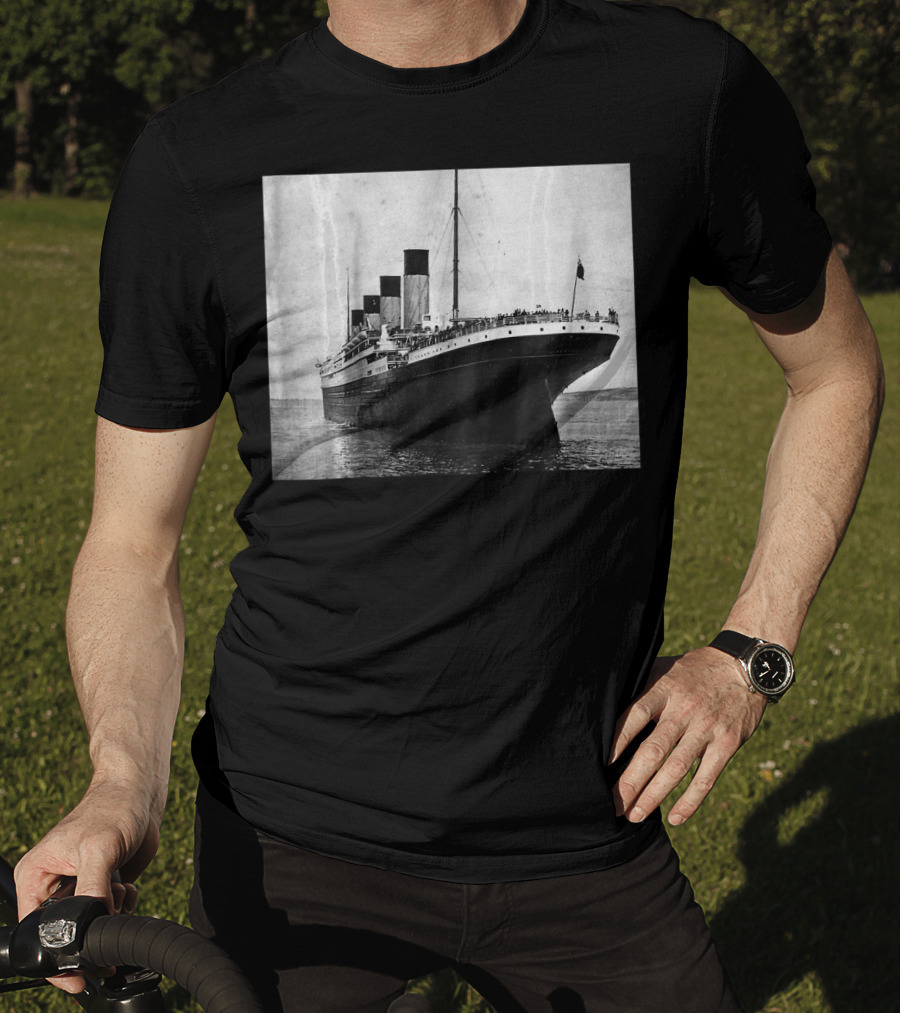 Kids The Titanic Setting Sail Iconic Ocean Liner Image T-Shirt