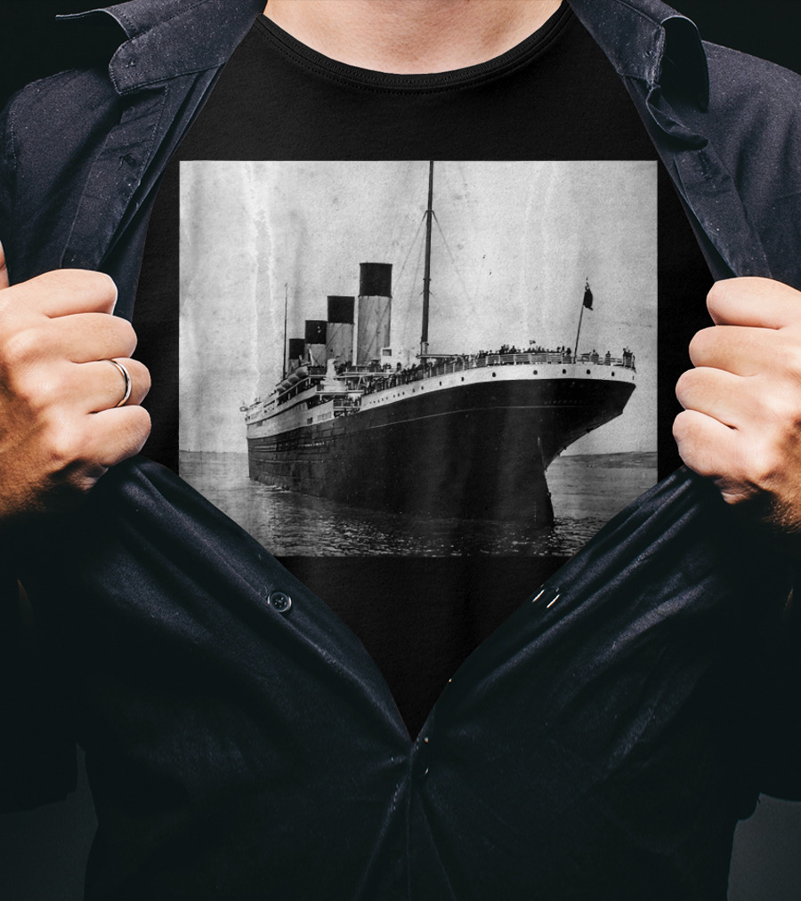 Kids The Titanic Setting Sail Iconic Ocean Liner Image T-Shirt