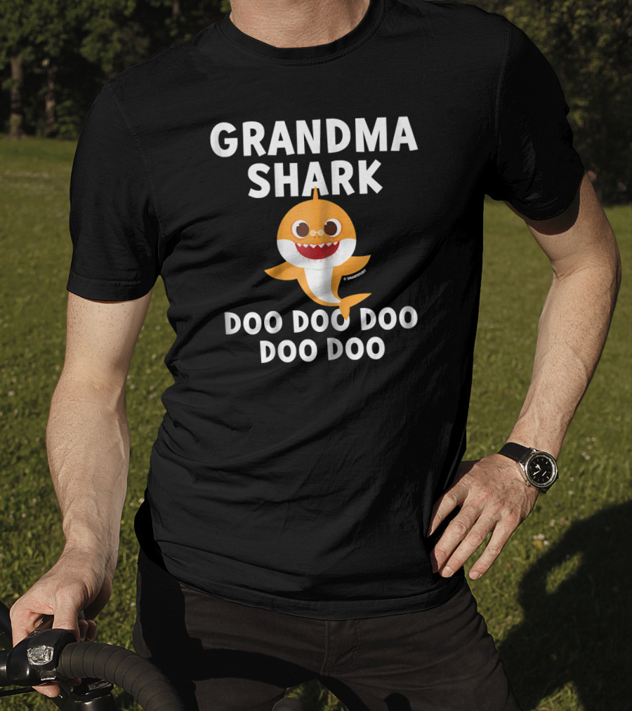 Grandma Shark Doo Doo Doo Doo Pinkfong T-Shirt
