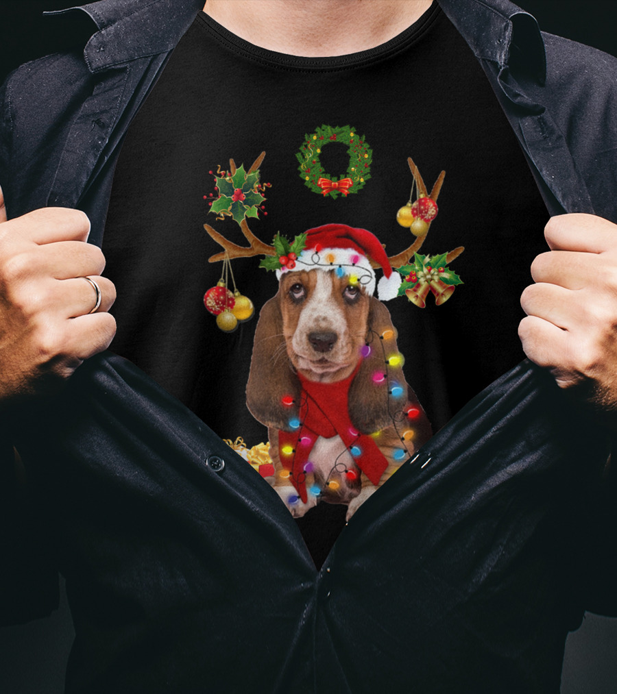 Basset Hound Santa Hat Reindeer Christmas Lights Wreath Holiday Gifts T-Shirt